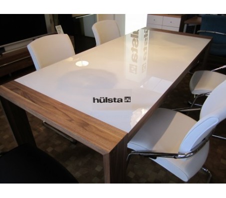 Обеденный стол Hulsta Now со стеклянной столешней